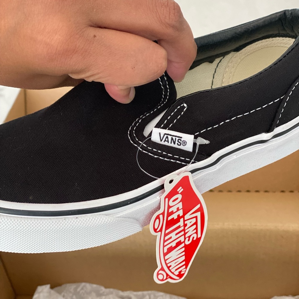 NWT BRAND NEW Vans Loafers. Size 1. gift that was never worn. With box
